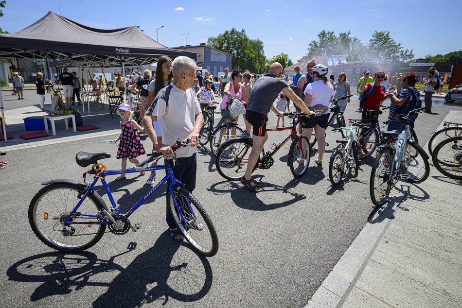 Łódź. Piknik otwarcia Szczecińskiej w Łodzi wielkim hitem. Tłumy łodzian bawią się świetnie