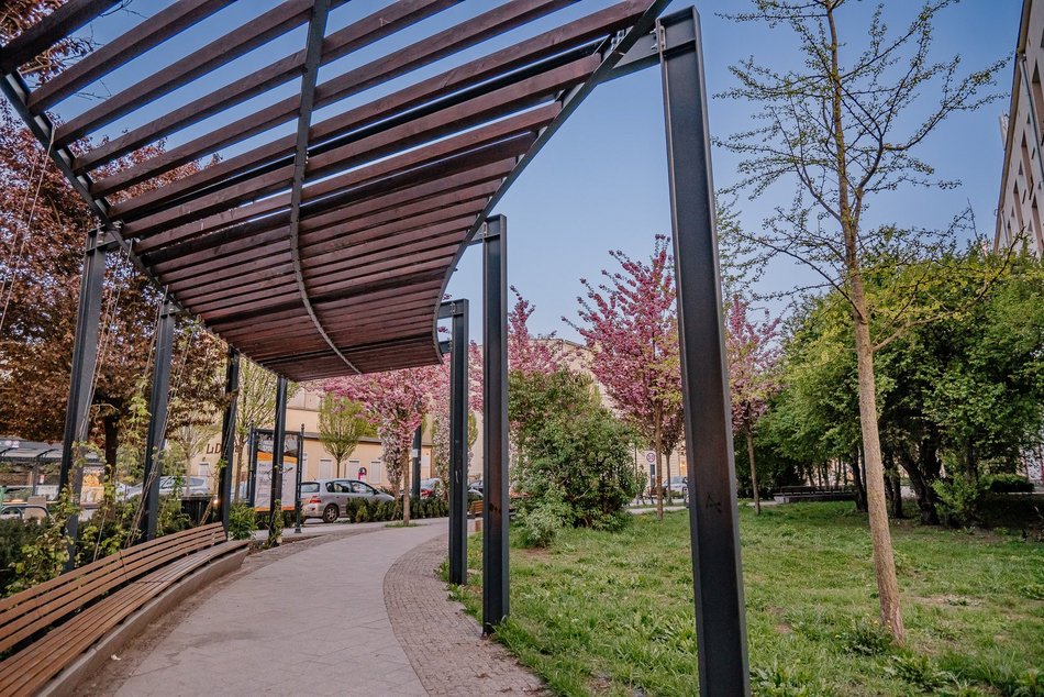 Skwer na rogu ul. Kilińskiego i Rewolucji 1905 r. po metamorfozie