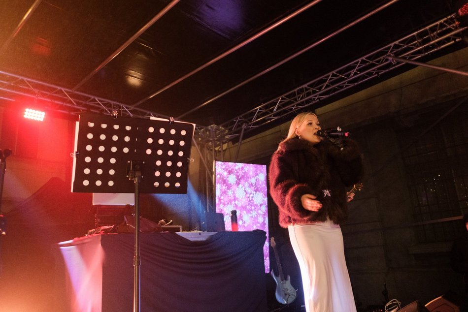 Gosia Andrzejewicz w Łodzi. Magiczny koncert kolęd na Piotrkowskiej