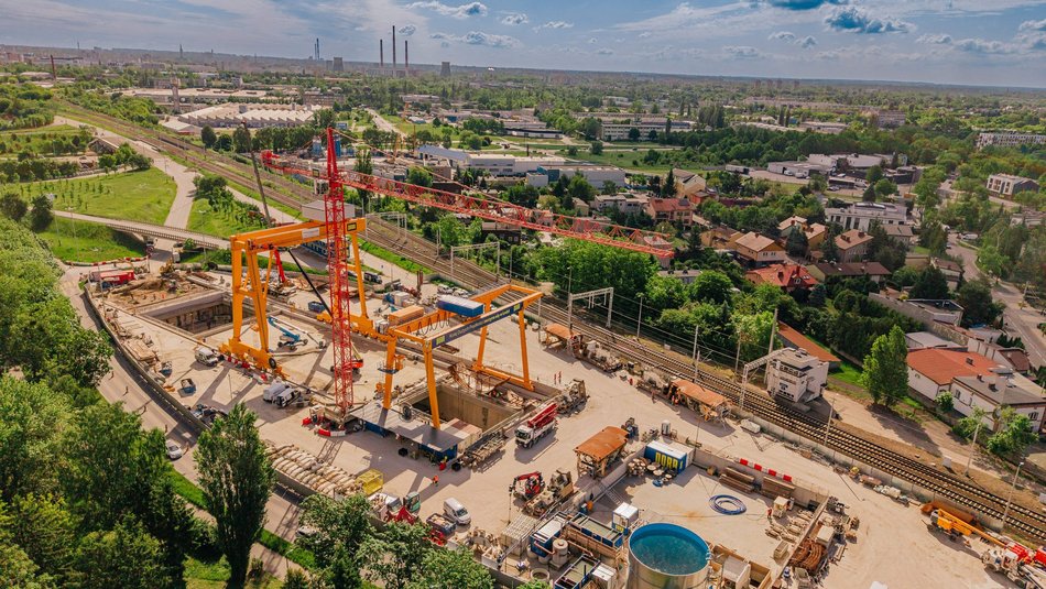 Kolej Dużych Prędkości w Łodzi. Gigantyczne suwnice stanęły na Retkini!