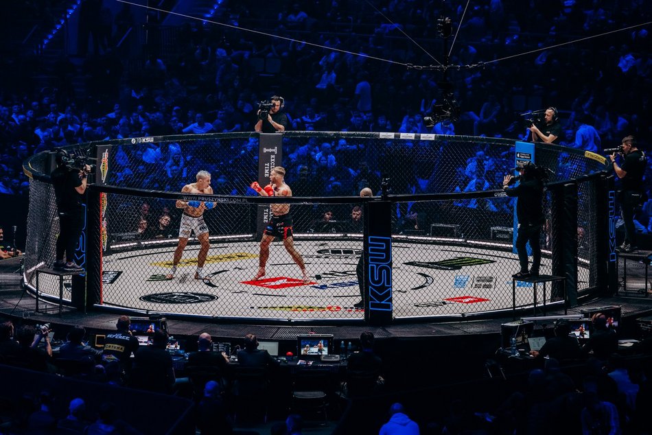 KSW w Atlas Arenie. Dwie emocjonujące walki mistrzowskie z zawodnikami z Łodzi