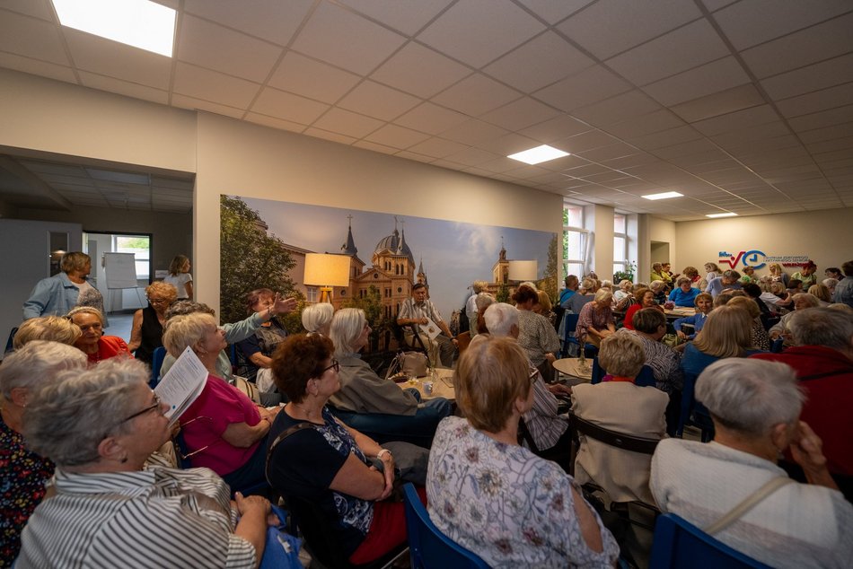 Nowy Klub Seniora przy Wileńskiej w Łodzi otwarty! Tłum seniorów