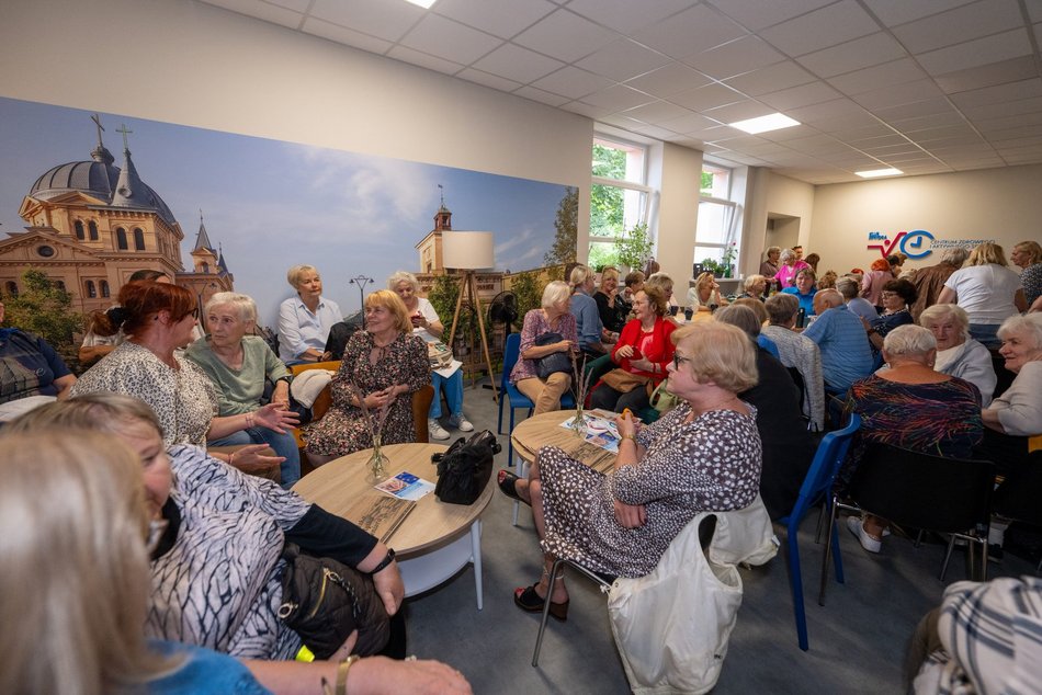 Nowy Klub Seniora przy Wileńskiej w Łodzi otwarty! Tłum seniorów