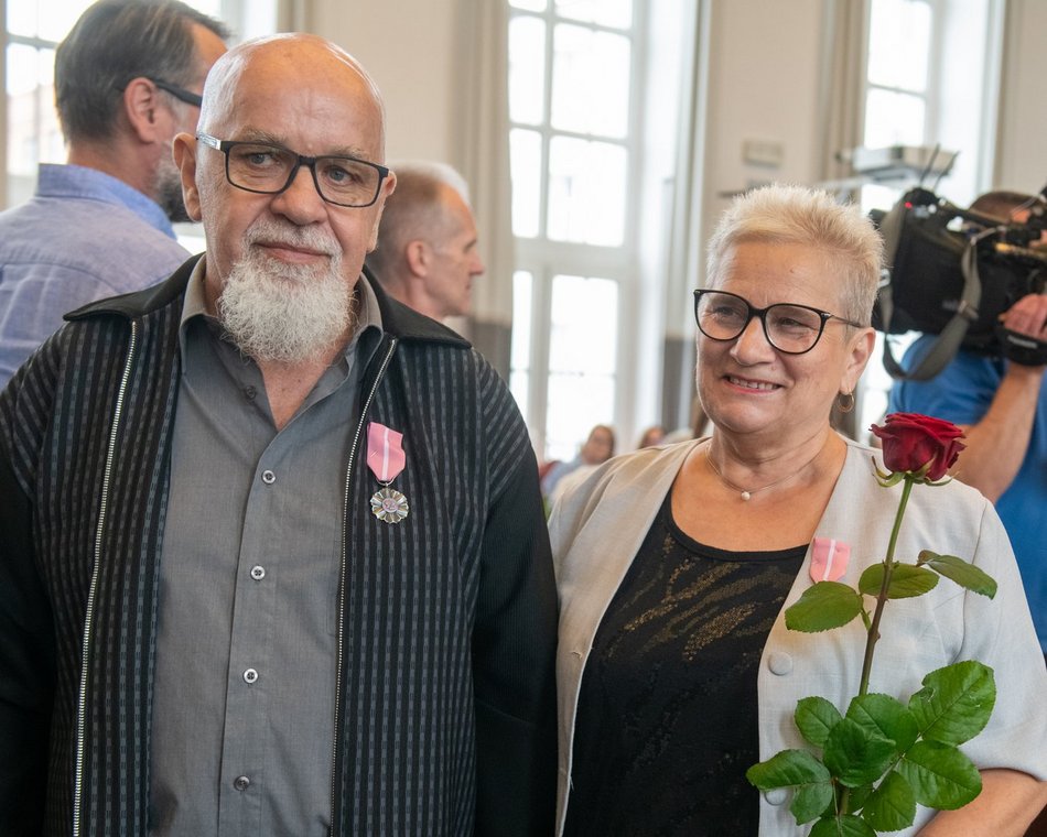 Łódź. Medale za długoletnie pożycia małżeńskie. Rekordziści są razem ponad 60 lat!