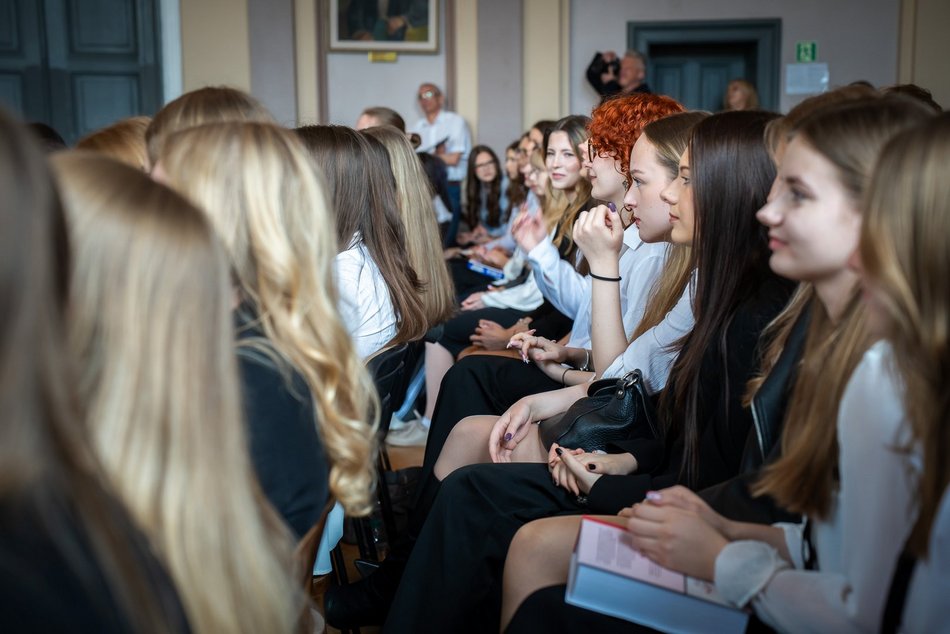 Łódź. Zakończenie roku szkolnego w III Liceum Ogólnokształcącym w Łodzi