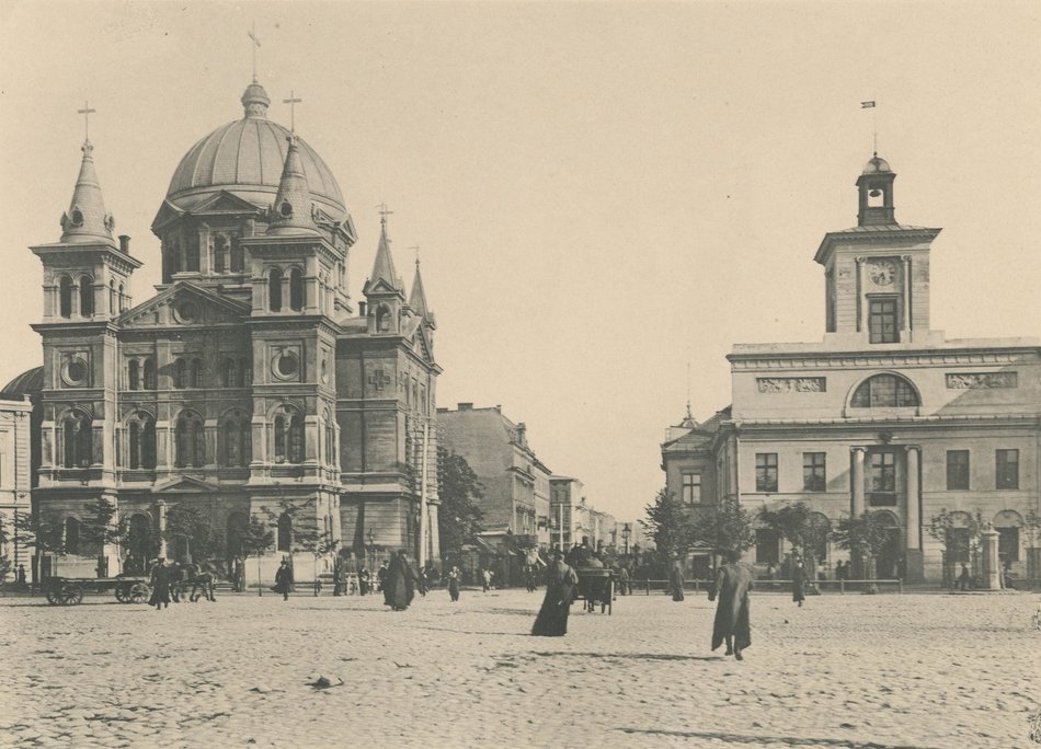 Plac Wolności w Łodzi na przestrzeni dekad. Cofnij się w czasie!