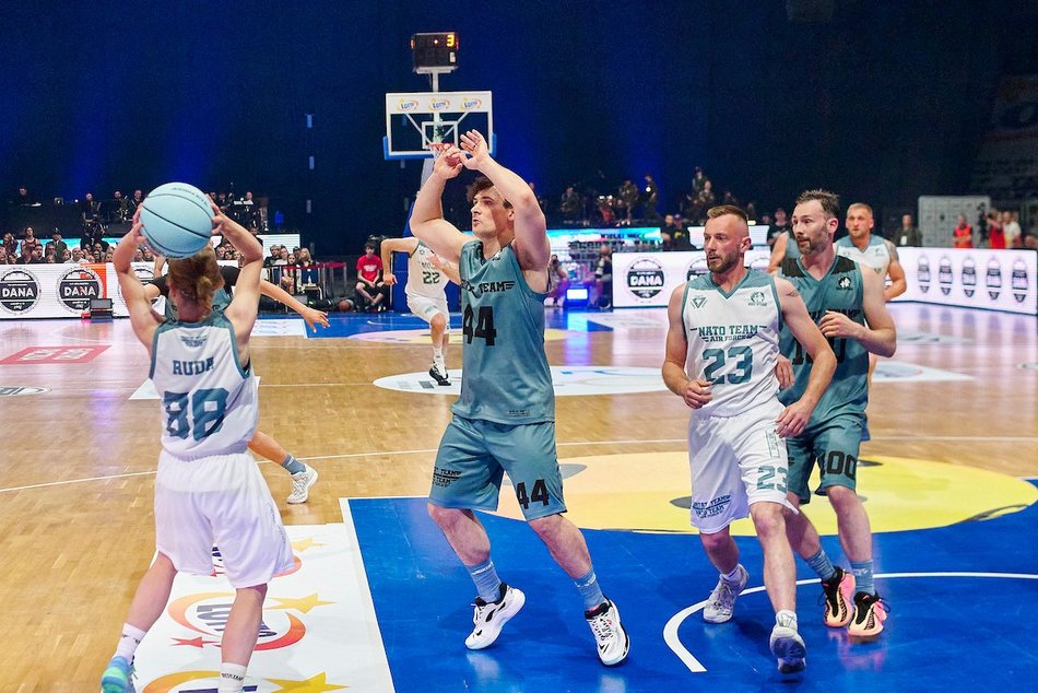 Łódź. Mecz Gortat Team vs NATO Team