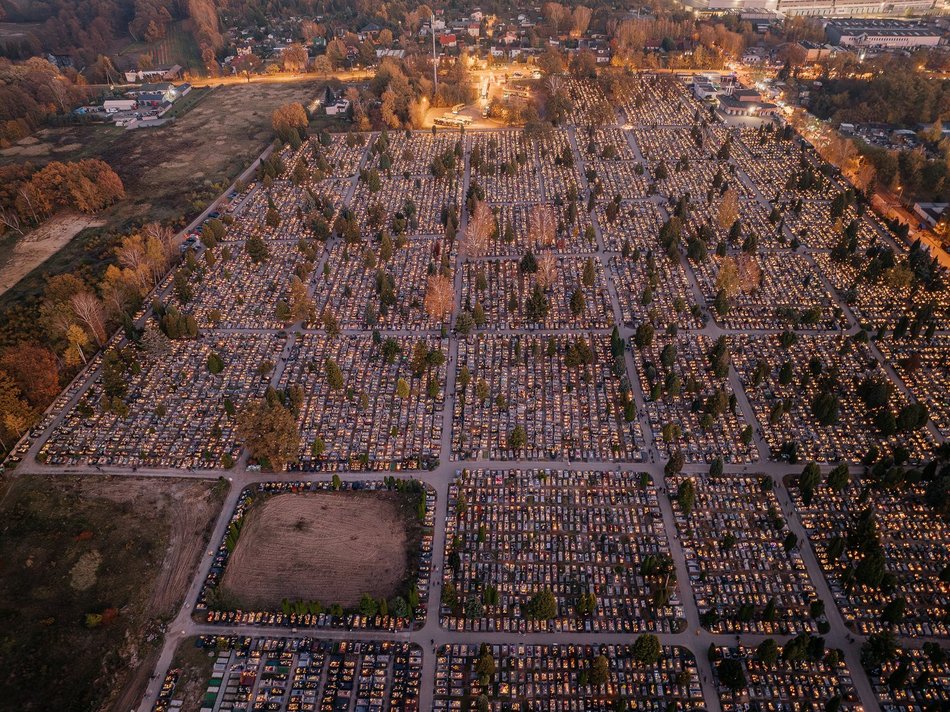 Cmentarz Szczecińska nocą