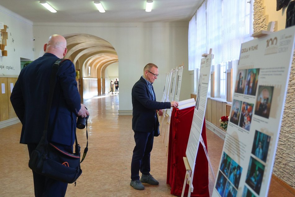 Łódź. Jubileusz w Szkole Podstawowej nr 42 w Łodzi. Huczne obchody z okazji 100-lecia