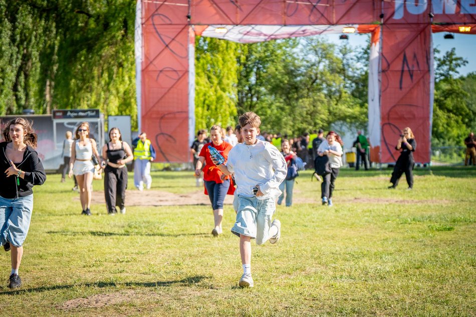 Łódź. Tłumy na Juwenaliach 2026 w Łodzi. Byłeś/aś pierwszego dnia? Znajdź się na zdjęciach!