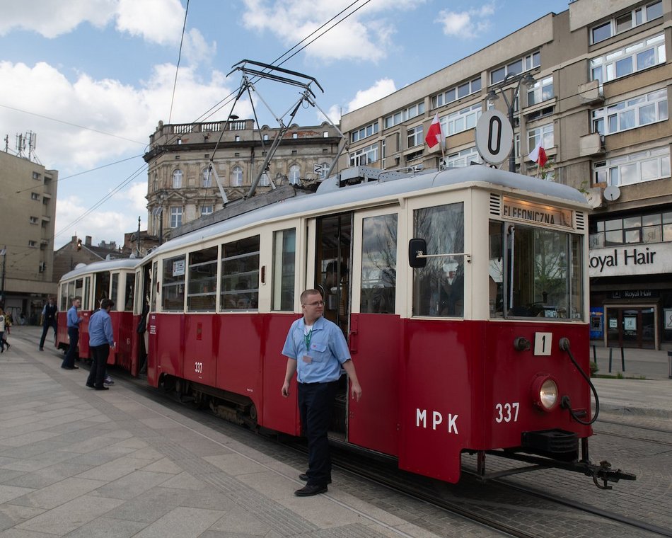 Łódź. Łódzkie Linie Turystyczne kończą sezon. Wybierz się na przejażdżkę zabytkowymi pojazdami!
