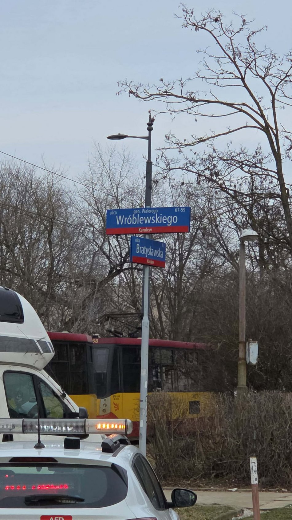Łódź. Zderzenie tramwaju MPK Łódź z samochodem