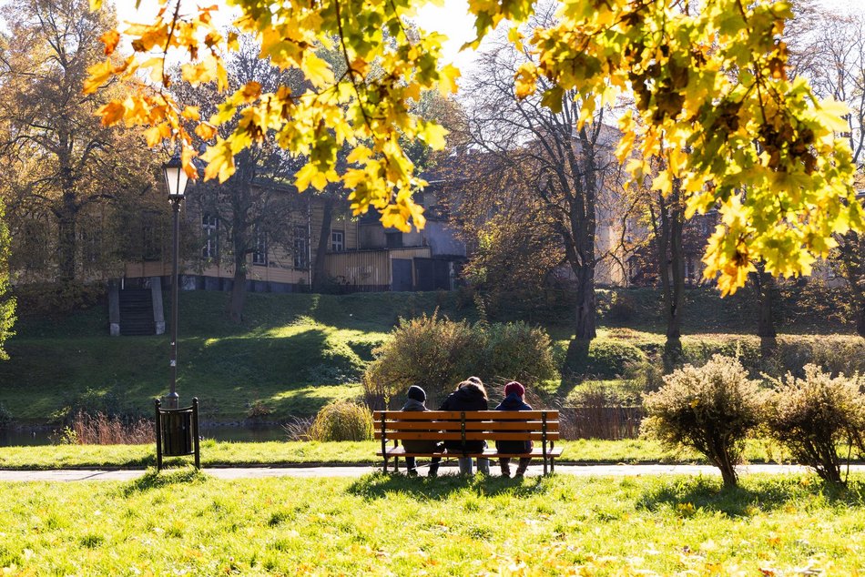 Łódź. Park Helenów w Łodzi w jesiennej odsłonie. Spacer w tym miejscu to czysta przyjemność