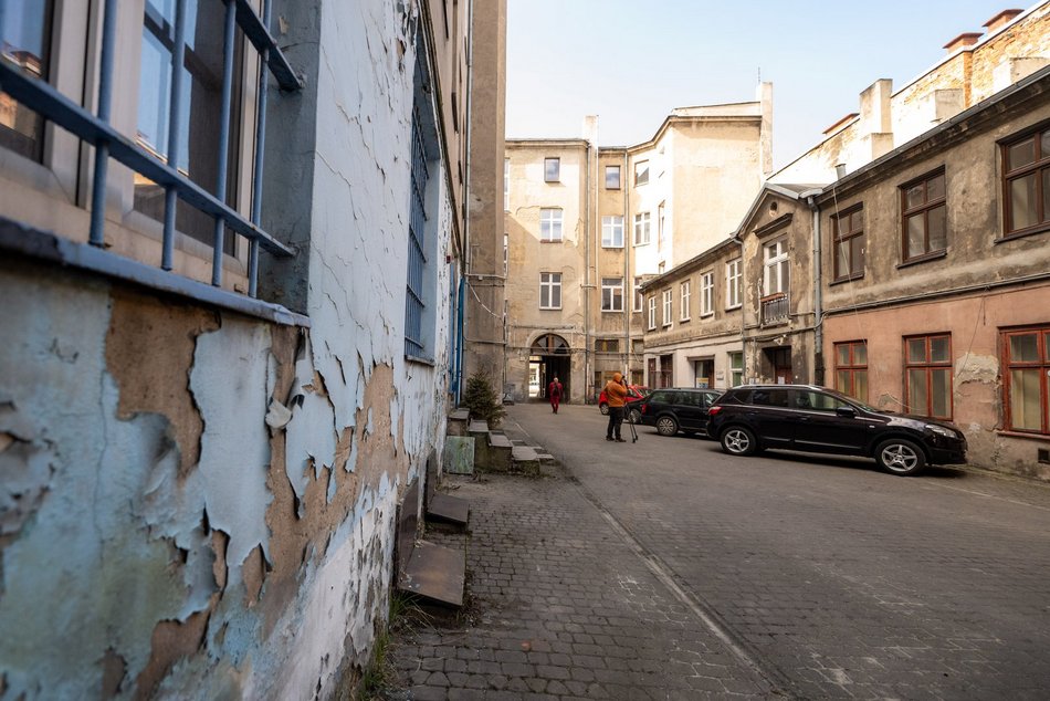 Łódź. Nowe artystyczne podwórko przy Piotrkowskiej. Strzemiński inspiracją dla detali