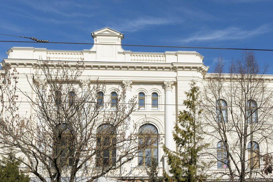 Finał remontu IV LO w Łodzi. Zabytkowy gmach odzyskał swój dawny blask