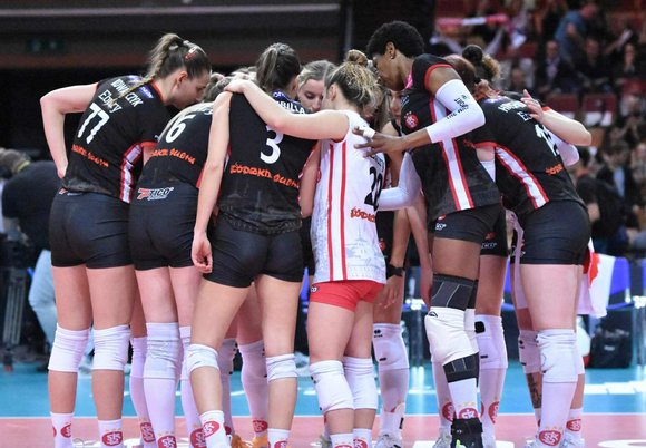 ŁKS Commercecon Łódź wraca na zwycięską ścieżkę. Beniaminek ograny w trzech setach