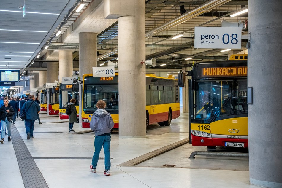 Wielka parada autobusów przejechała ulicami Łodzi
