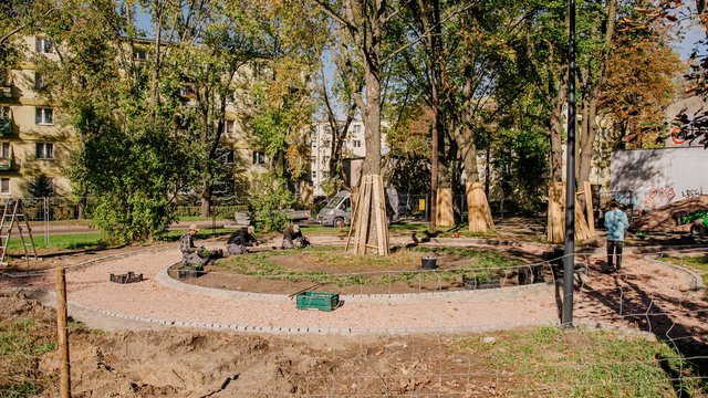 Nowy skwer w Łodzi. Mieszkańcy Żubardzia zyskali wyjątkowe miejsce relaksu [ZDJĘCIA]