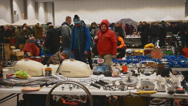 Łódź stolicą klasycznej motoryzacji. Trwa Moto Weteran Bazar. Byłaś/eś? [ZDJĘCIA]