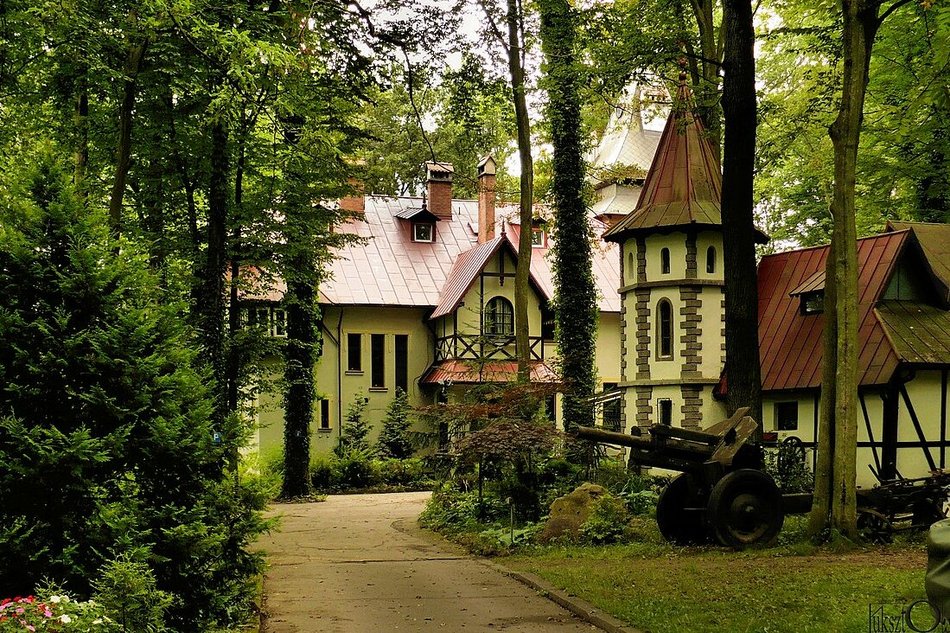 Hotele w zamkach, dworkach i pałacach w Łodzi i województwie łódzkim