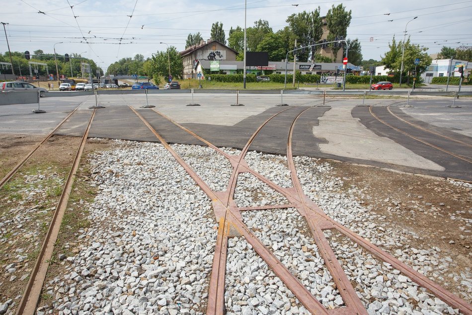 Prace na skrzyżowaniu al. Włókniarzy i ul. Legionów