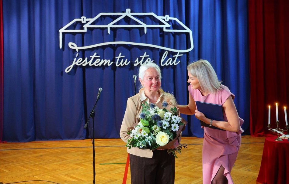 Łódź. Jubileusz w Szkole Podstawowej nr 42 w Łodzi. Huczne obchody z okazji 100-lecia