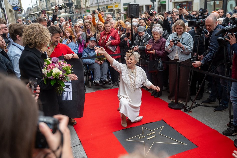 Łódź. Anna Seniuk kolejną uhonorowaną w Alei Gwiazd w Łodzi! Wielkie wyróżnienie dla wspaniałej aktorki!