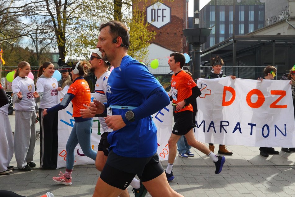 Łódź. DOZ Maraton Łódź 2026. Brałeś udział w biegu na 10 km? Znajdź się na zdjęciach!