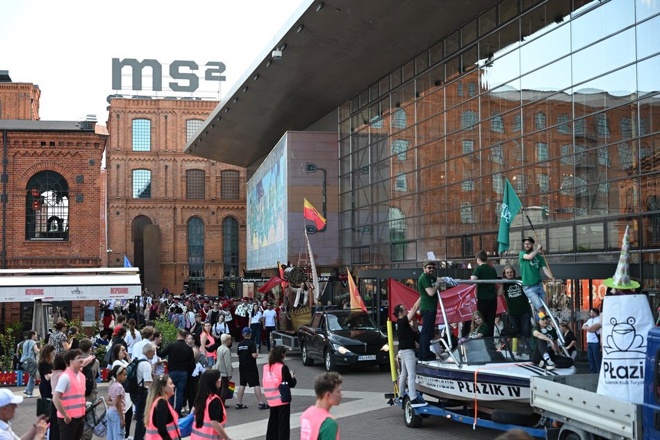 Łódź. Juwenalia 2026 w Łodzi czas start! Kolorowa parada studentów przeszła Piotrkowską