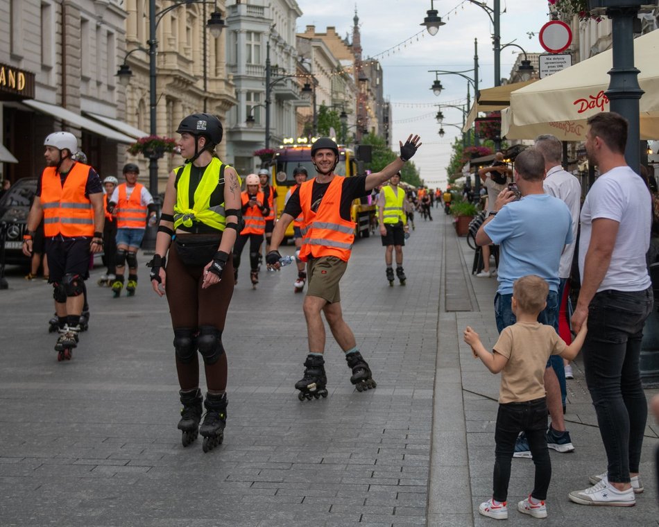 Łódź. Nightskating Łódź za nami. Rolkarze znów opanowali Piotrkowską