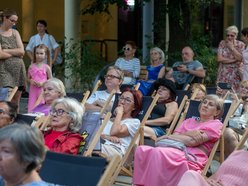 Łódź. Sobotnie Brzmienia na Piotrkowskiej w Łodzi. Klimatyczny początek wieczoru w Pasażu Róży