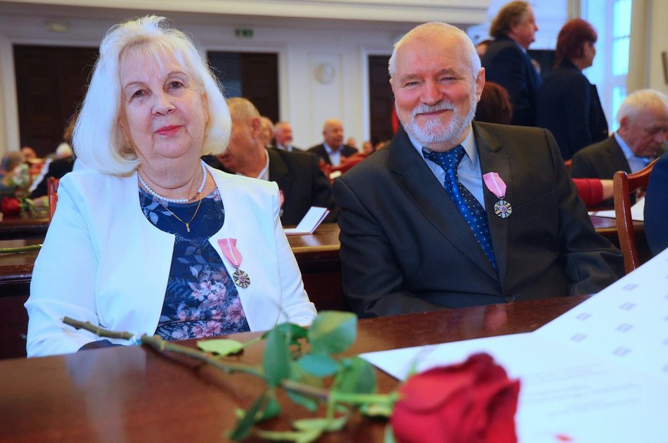 Łódź. Medale za długoletnie pożycie małżeńskie. Rekordziści są razem od 66 lat!