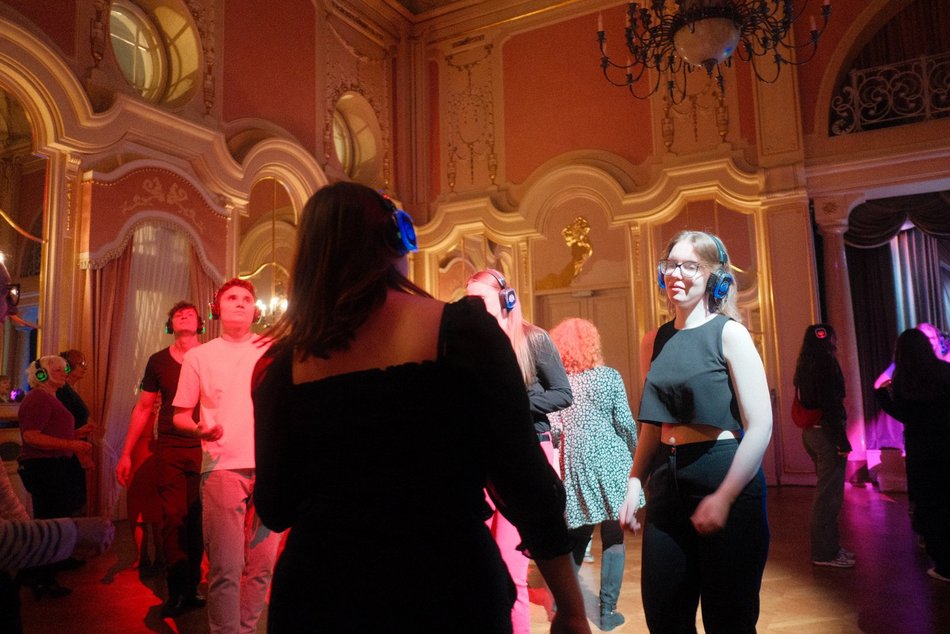 Łódź. Silent disco w Muzeum Miasta Łodzi. Wielkie świętowanie w Pałacu Poznańskich!