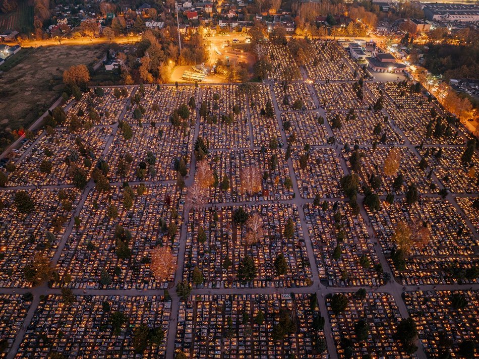 Cmentarz Szczecińska nocą