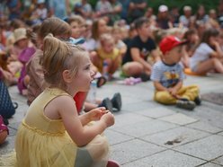 Łódź. Baśniowa Piotrkowska w Łodzi. Teatr Barnaby zapewnił dobrą zabawę całej rodzinie!