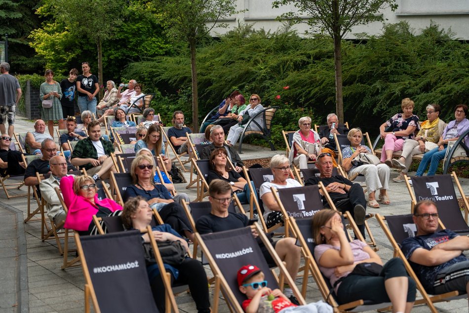 Granie w bramie w Łodzi. Kameralny koncert zespołu Superhive za nami!