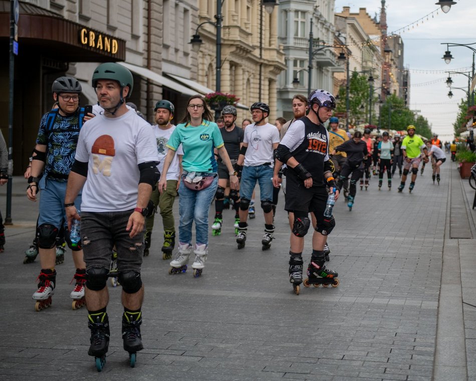 Łódź. Nightskating Łódź za nami. Rolkarze znów opanowali Piotrkowską