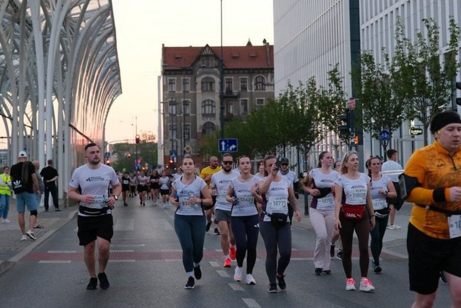 TOP 10 zdjęć z Rossmann Run 2026. Najlepsze kadry z Biegu Ulicą Piotrkowską