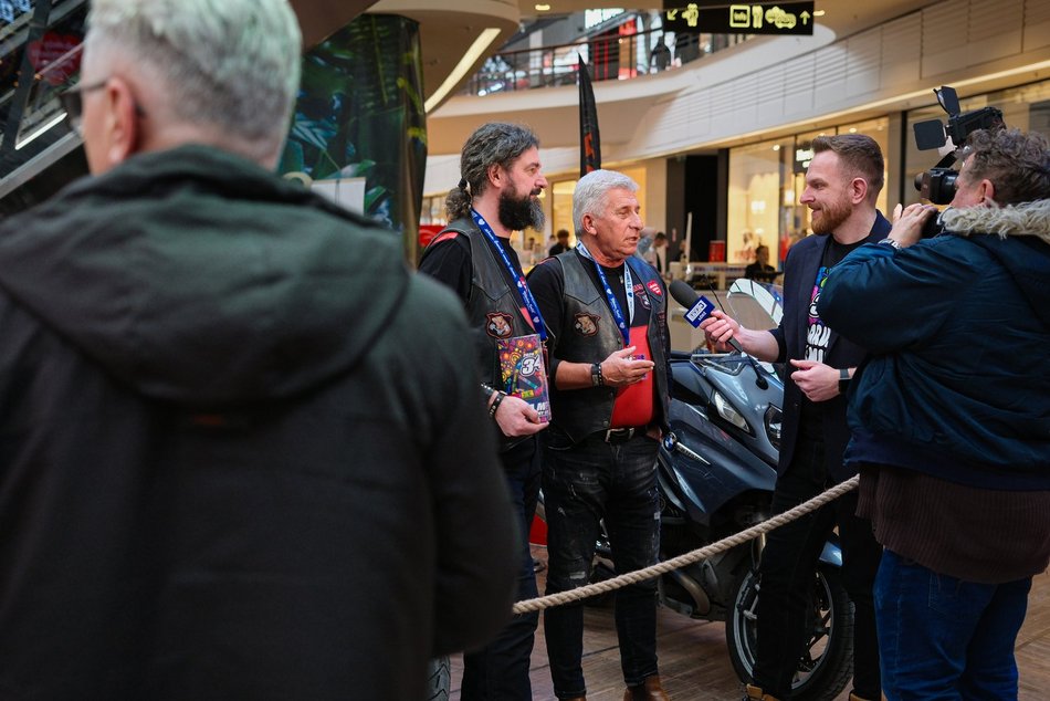 Łódź. WOŚP 2026 w Łodzi wystartował w Manufakturze! Zobacz te wspaniałe motocykle i bolidy