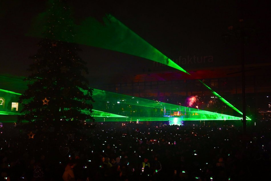 pokaz laserów w centrum handlowym