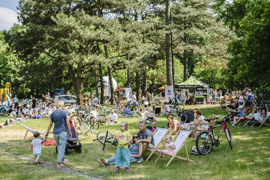 Łodzianie na pikniku w parku na Zdrowiu