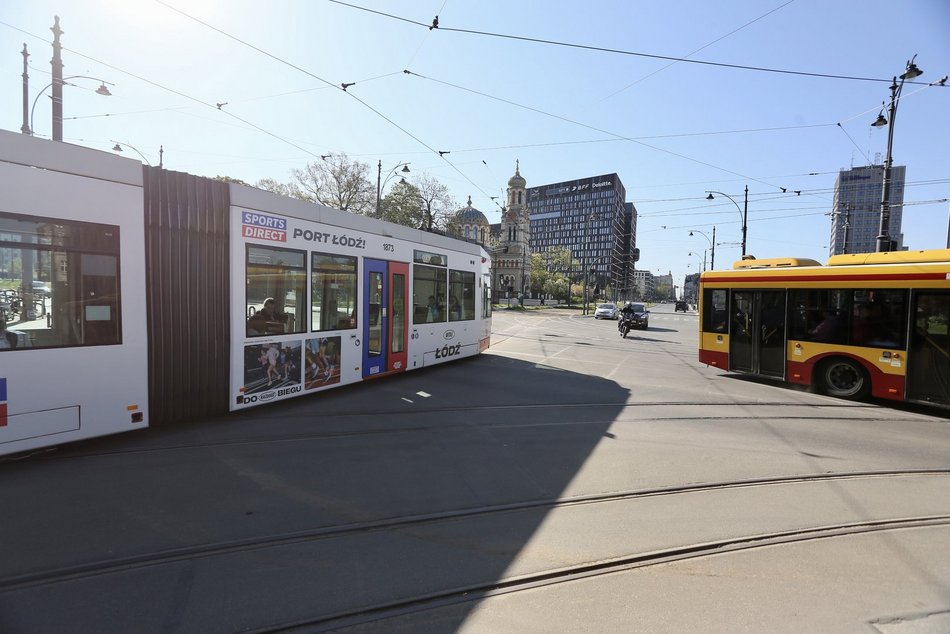 Tramwaj jadący po ulicy Kilińskiego