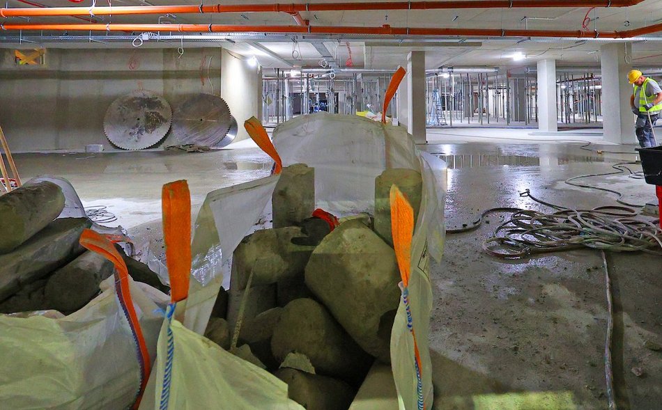 Łódź. Z podziemnej ulicy Hasa wprost na nowe parkingi. Rośnie inwestycja w Nowym Centrum Łodzi