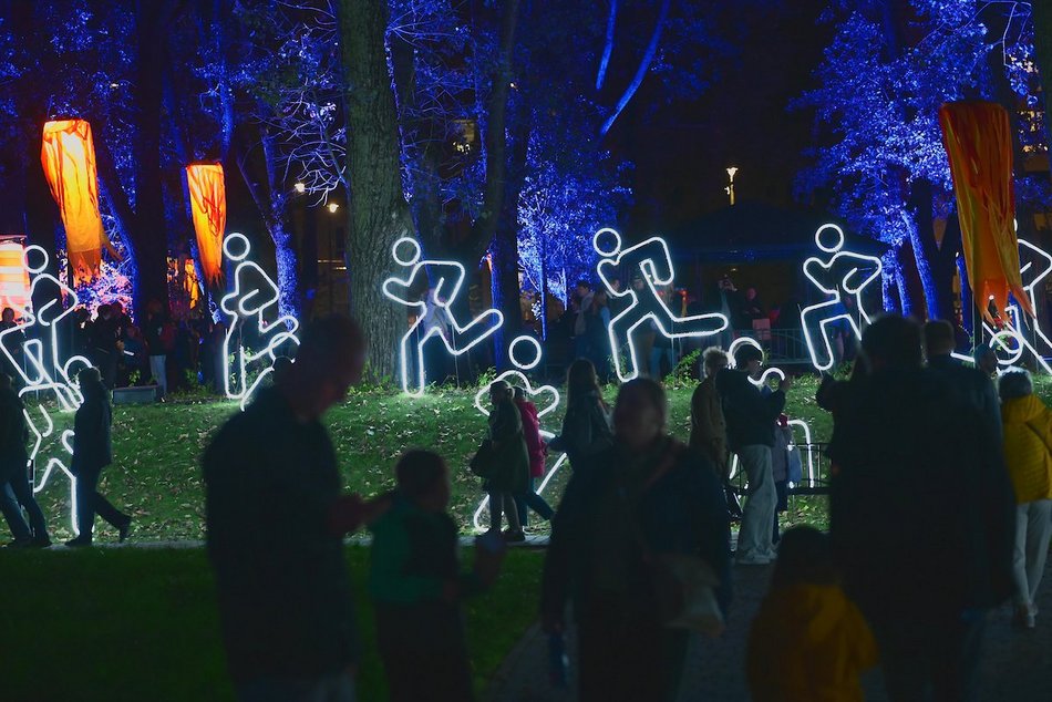 Park Staromiejski na Light Move Festival 2025 Łódź. Widzieliście go w takiej odsłonie?