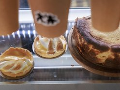 Kiosk przy Sienkiewicza w Łodzi otrzymał drugie życie! Nowa kawiarnia i sklep z dobrym designem