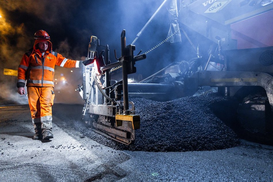 Łódź. Nocne prace w Nowosolnej