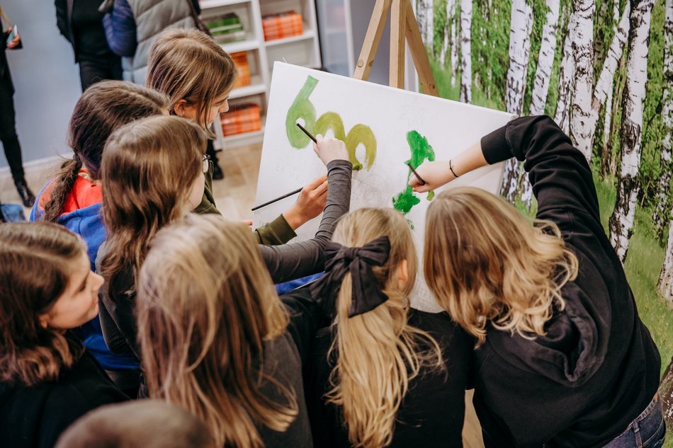 Uczniowie Szkoły Podstawowej nr 1 malują wyjątkowy obraz