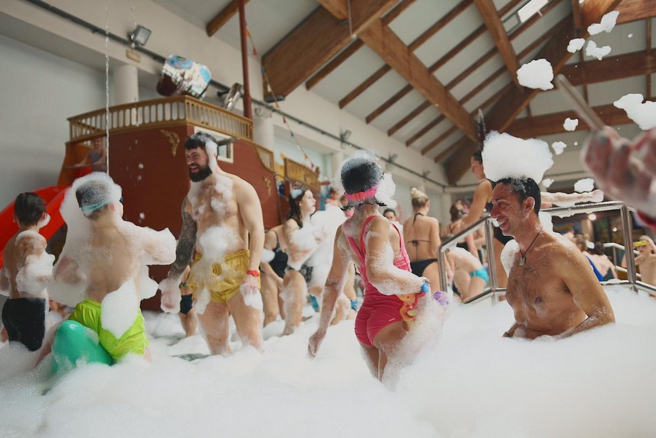 Łódź. Piana Party w Aquaparku Fala