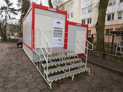 Nowa mobilna łaźnia stanęła na Bałutach. To ogromne ułatwienie dla osób w kryzysie bezdomności