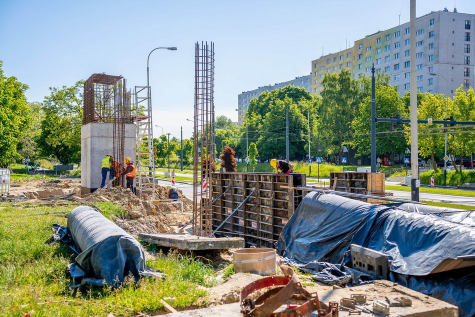 Budowa kładek nad Wyszyńskiego w Łodzi. Najnowsze postępy i zmiany w ruchu